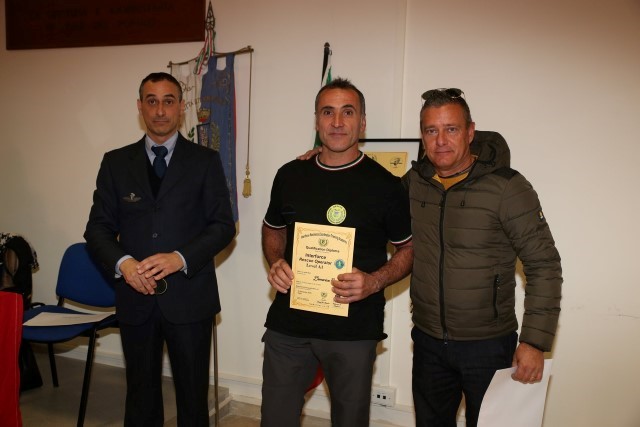 Bartoli Domenico riceve il doploma dall'Istr. IRCoT Palumbo